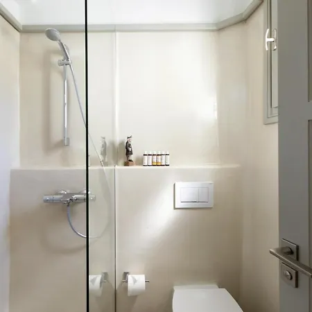 Rinia - Seaview ナウサ